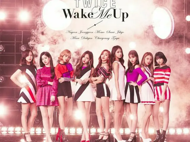 TWICE の「Wake Me Up」、1週目で29万9195枚を売上げ、ビルボード週間1位に