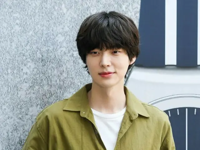 俳優アン・ジェヒョン、時計ブランドSWATCHのイベントに出席