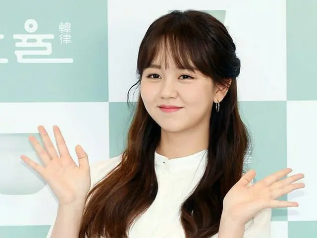 女優キム・ソヒョン、コスメブランドのファンサイン会に出席