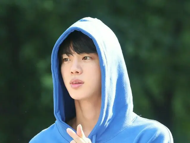 防弾少年団 JIN、出勤中