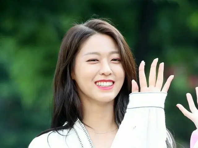 AOA ソリョン、出勤中