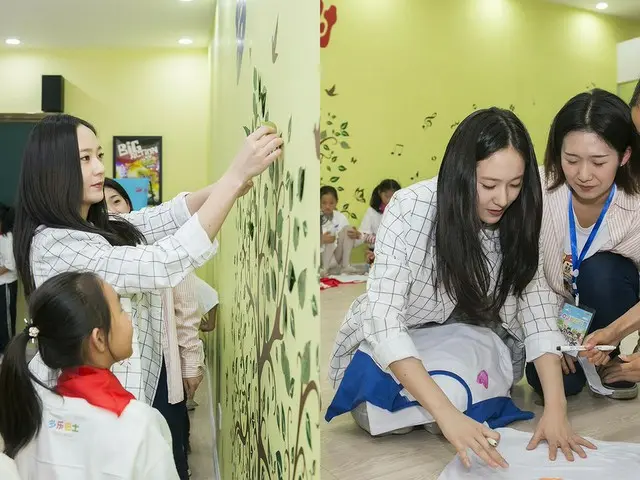 【t公式sm】 f(x) クリスタル、China Friendship Foundation For Peace andDevelopment(中国友好和平発展