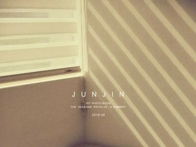 「最年長KPOPアイドル」SHINHWA、メンバーのジョンジンが初の単独写真集