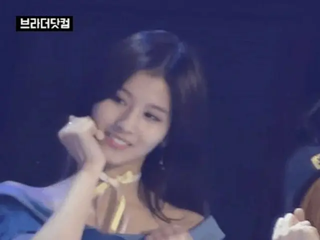 TWICE サナ、最も自信のあるところは「肩」説