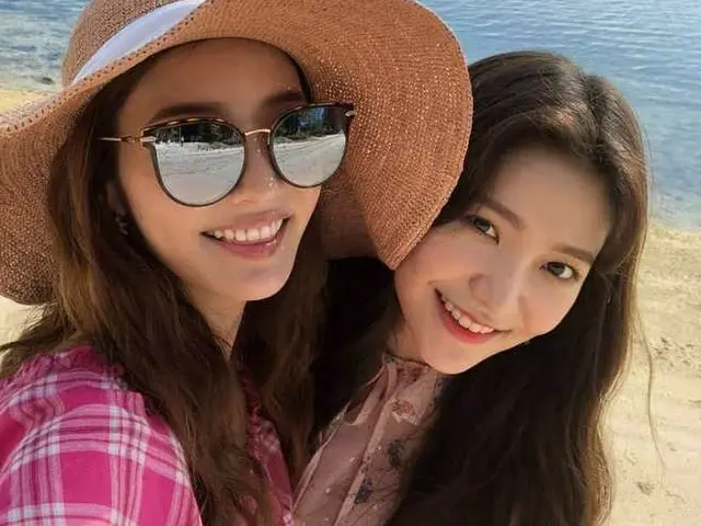 女優ハン・チェヨン、Red Velvet イェリとのツーショット写真を公開