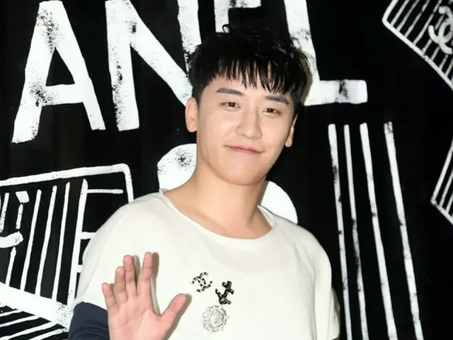 BIGBANG V.I、シャネル・パリ-ハンブルク工房コレクションポップアップストアオープン式に出席