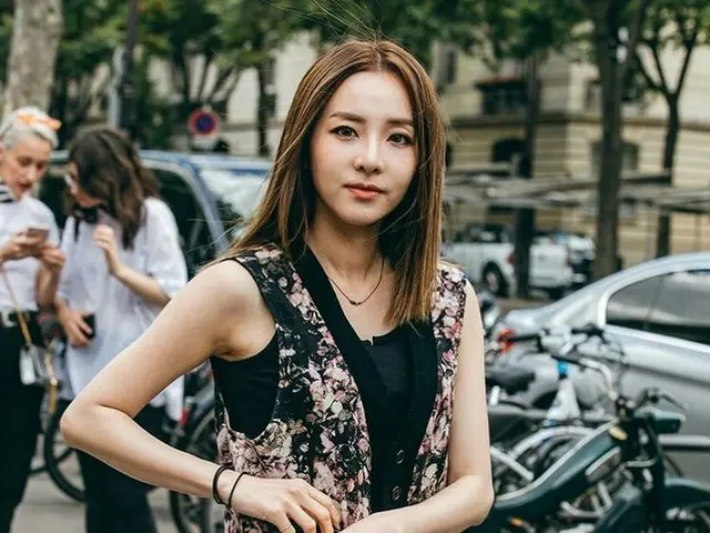 【g公式】2NE1_出身DARA、 パリでの写真を公開。