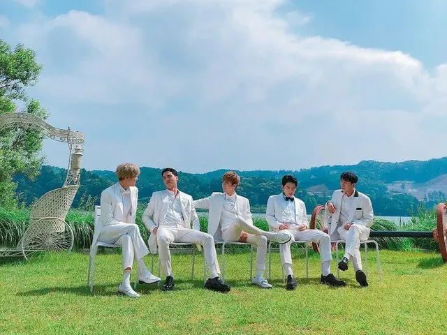 【G公式】TEENTOP、白いスーツを着たTEENTOP王子の写真を公開。