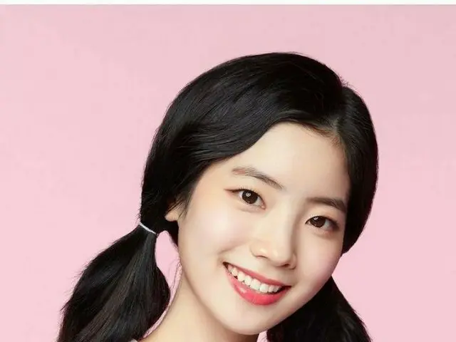 TWICE、ACUVUEポスターその3