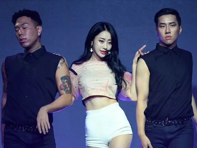 NINE MUSES キョンリ、初のソロ「Blue Moon」ショーケースを開催