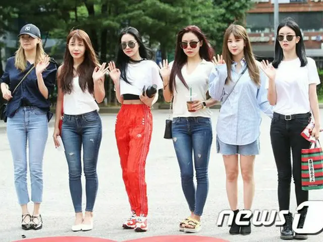 Apink、「ミュージックバンク」出勤中