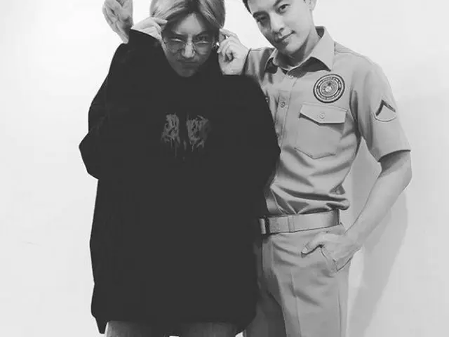 チャン・ヒョンスン、SNSにSE7EN との写真を公開