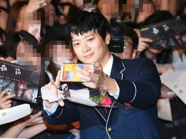 俳優カン・ドンウォン、映画「人狼」レッドカーペットイベントに出席