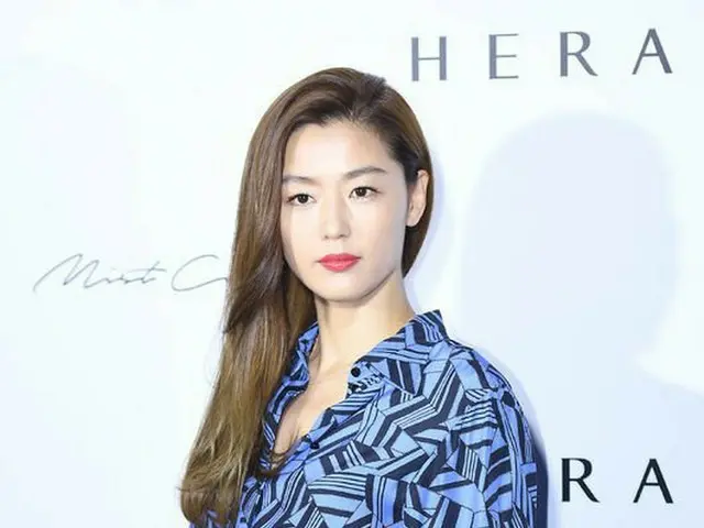 女優チョン・ジヒョン、「HERA」ポップストアに登場