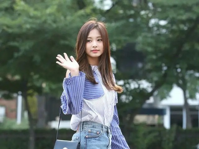 TWICE、暑さの中、ミュージックバンク出勤中