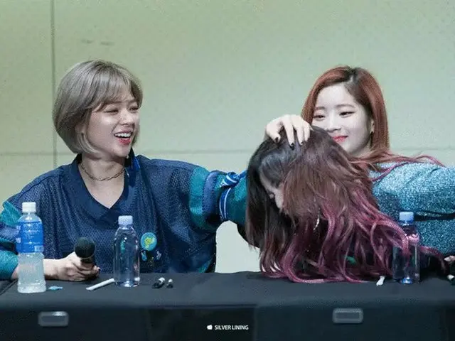 TWICE サナの登場で急変する韓国文化