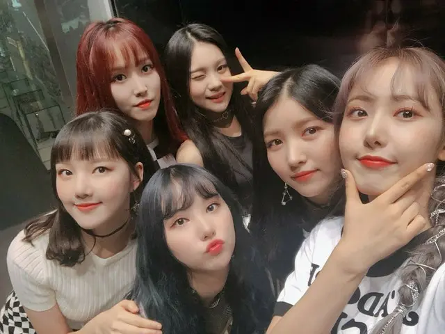【t公式】GFRIEND、「M COUNTDOWN」待機の様子を公開。