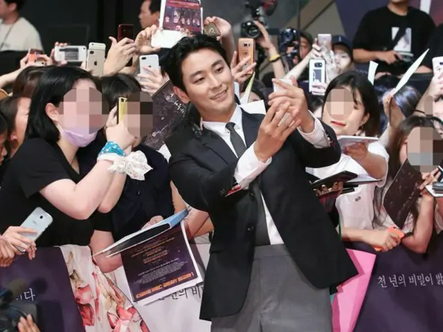 俳優チュ・ジフン、映画「神と共に―因と縁」レッドカーペットイベントに出席