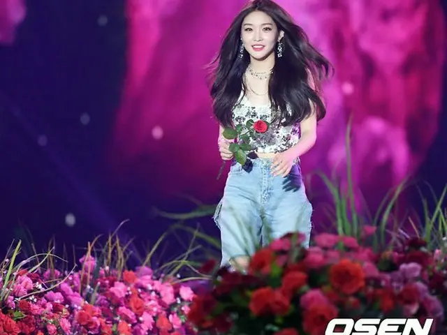 チョンハ、「KSTAR 2018 Korea Music Festival」フラワーカーペットに登場