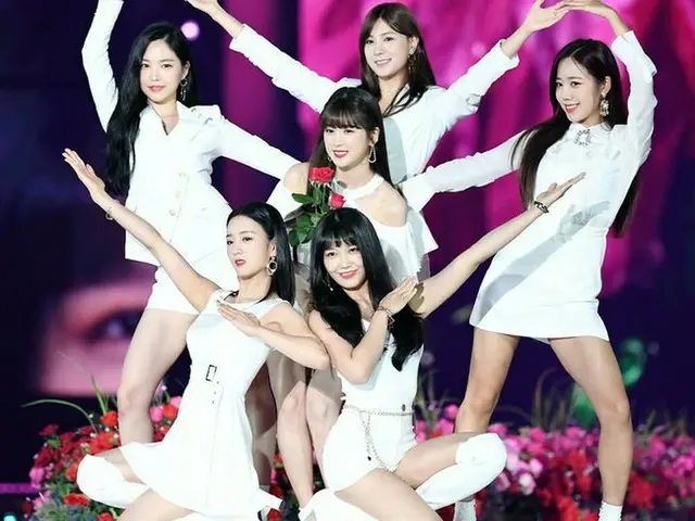 Apink、全員で大きなハートをファンに送る