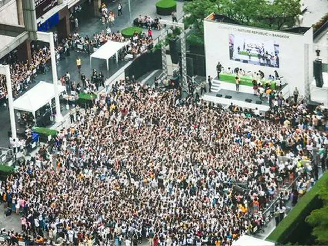 EXO、タイのファンサイン会に5万人が集結