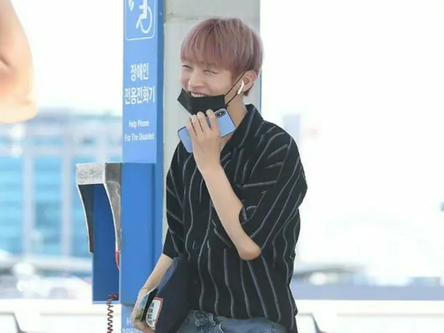 Wanna One ユン・ジソン、空港ファッション