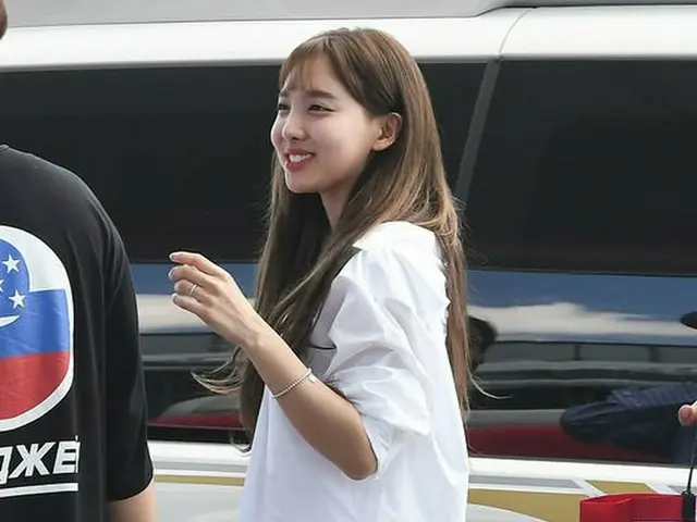 TWICE ナヨン、空港ファッション