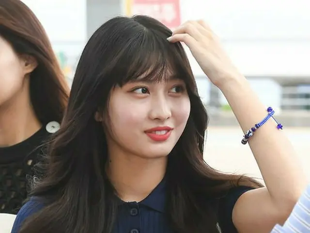 TWICE モモ、空港ファッション
