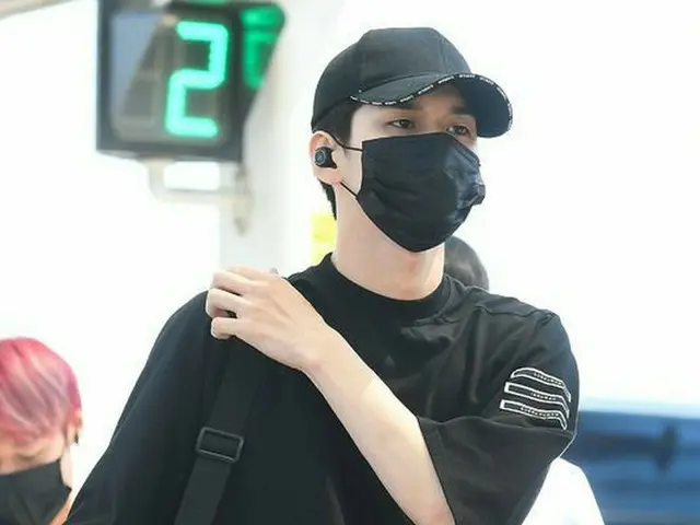Wanna One オン・ソンウ、空港ファッション
