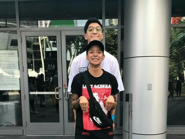 【g公式】f(x)_Amber、ラマ兄妹写真を公開。