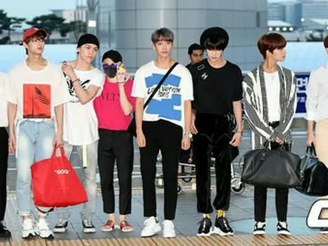 SEVENTEEN、空港ファッション