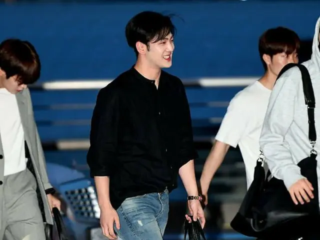 NU’EST W ベクホ、空港ファッション