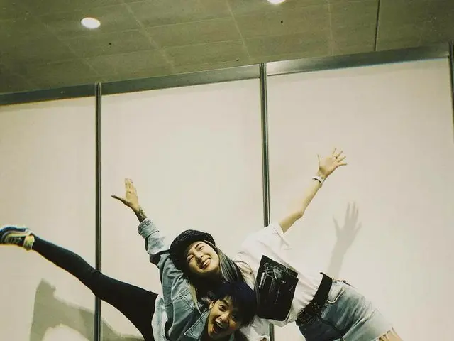 【g公式】f(x)_Amber、米国のLAでの様子を公開。