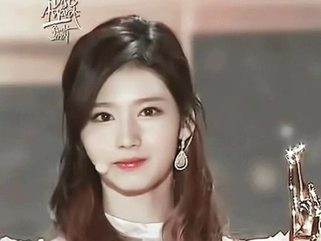 視聴者やファンを魅了するTWICE サナの眼差し