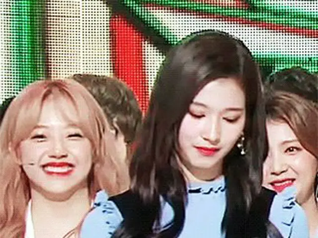 視聴者やファンを魅了するTWICE サナの眼差し