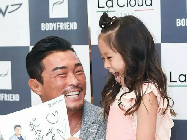 サランちゃんことチュ・サラン 秋山成勲親子、ヘルスケアブランド「BODYFRIEND」ローンチパーティーに出席