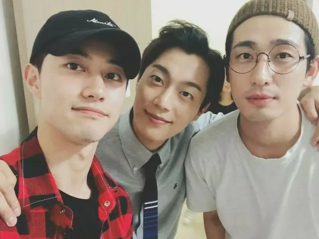 俳優クァク・ドンヨン、Highlight ユン・ドゥジュン入隊を応援