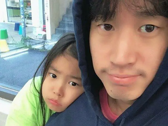 EPIK HIGH TABLO、娘ハルちゃんとの2ショットを公開。