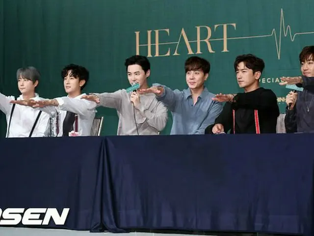 SHINHWA、デビュー20周年記念スペシャルアルバム「HEART」発売記者会見に出席