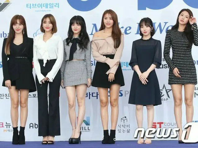 AOA、「2018 SORIBADA BEST K-MUSIC AWARDS」ブルーカーペットに登場