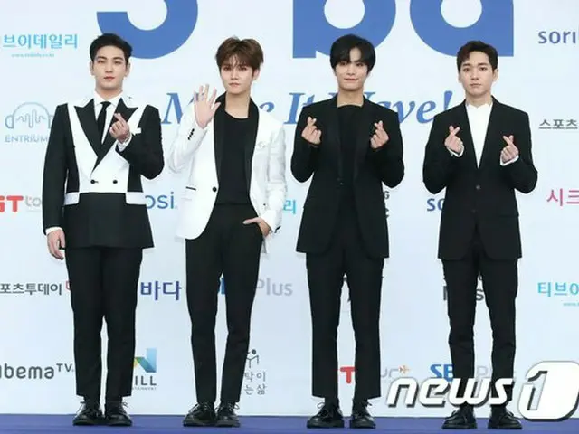 NU’EST W、「2018 SORIBADA BEST K-MUSIC AWARDS」ブルーカーペットに登場