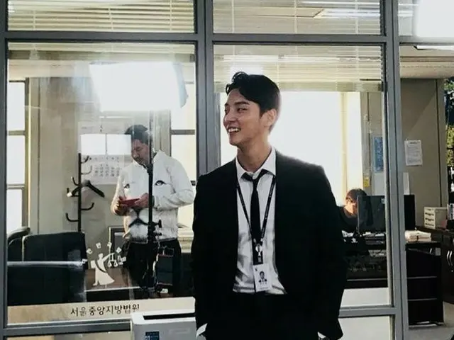 【G公式】俳優ユン・シユン、ドラマ「親愛なる判事さま」現場写真公開。