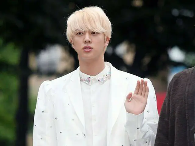 防弾少年団 JIN、「ミュージックバンク」出勤中