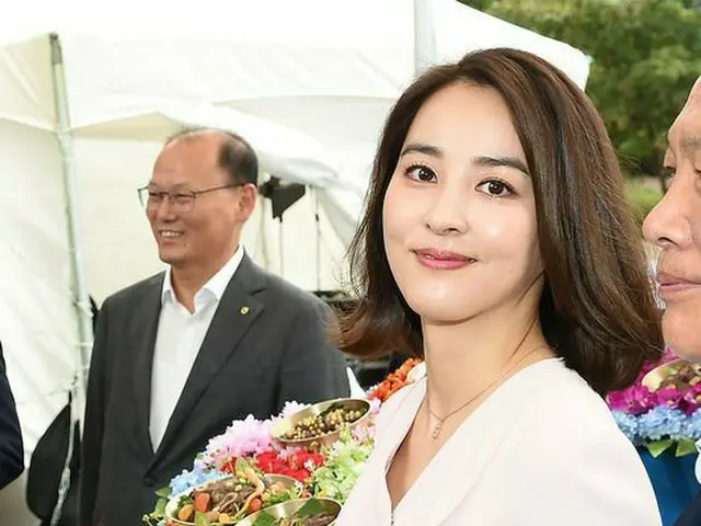 女優ハン・ヘジン、秋夕(チュソク)に向けた韓牛イベントに出席。