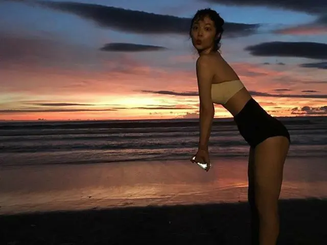 バリ島の夕焼けと女優ソルリ　。