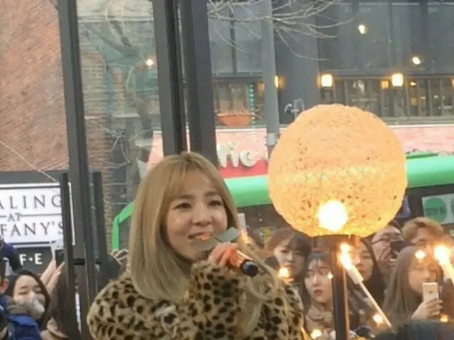 2NE1 ダラ、BIGBANG GDとの「熱愛説」を解明、「私は社内恋愛はしない、コンサート打ち上げパーティーでは『コンセプト』だった。