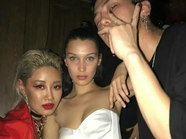 G-DRAGON、モデルのベラ・ハディットやデザイナーのYOONらとパリでパーティー。
