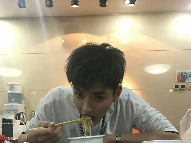 KRIS、SNS更新。