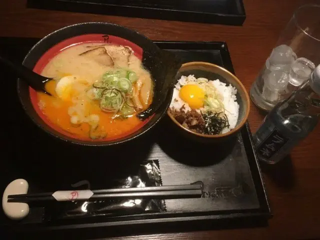 2NE1 出身 Dara、BIGBANGスンリ V.Iのラーメン屋で夕食。