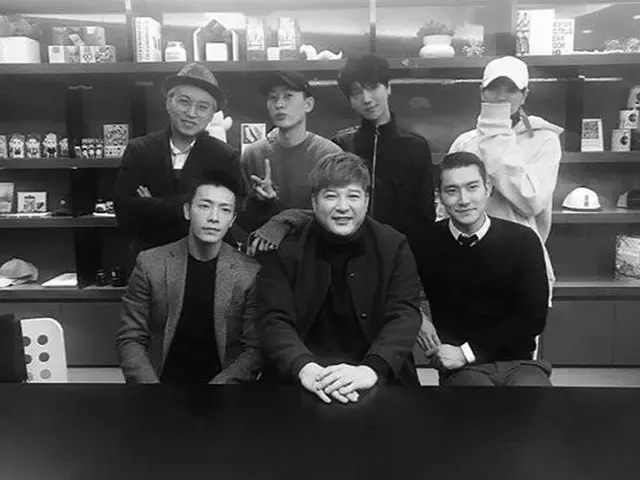 SUPER JUNIOR 集合写真。